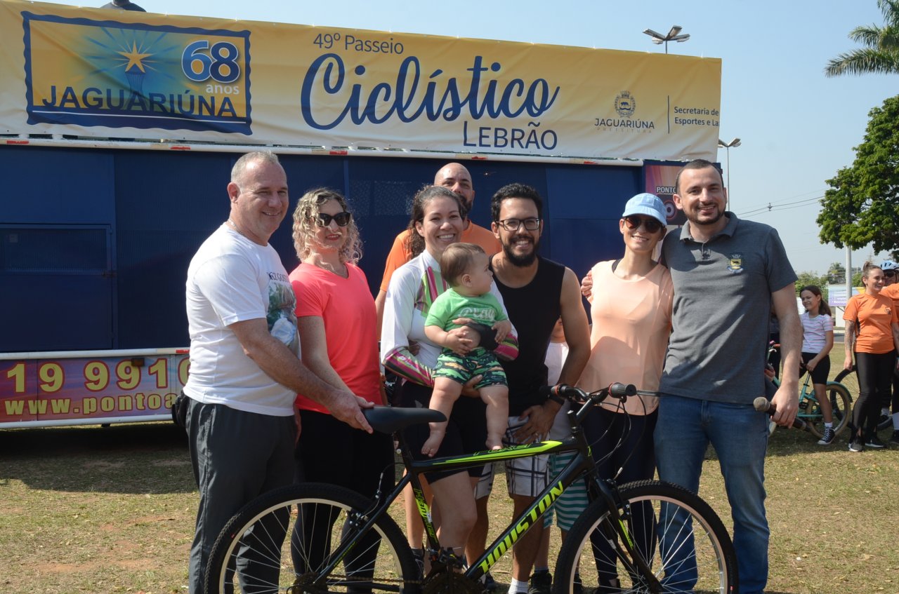 Rafael de nove meses ganhou a bicicleta no sorteio (Foto Gislaine Mathias)