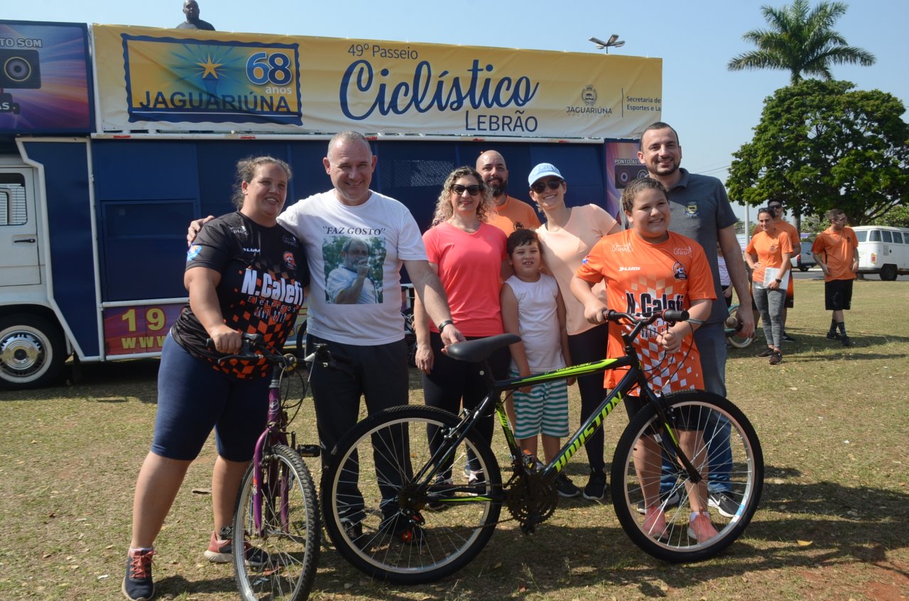 Michaela de 10 anos foi sorteada com uma bicicleta (Foto Gislaine Mathias)