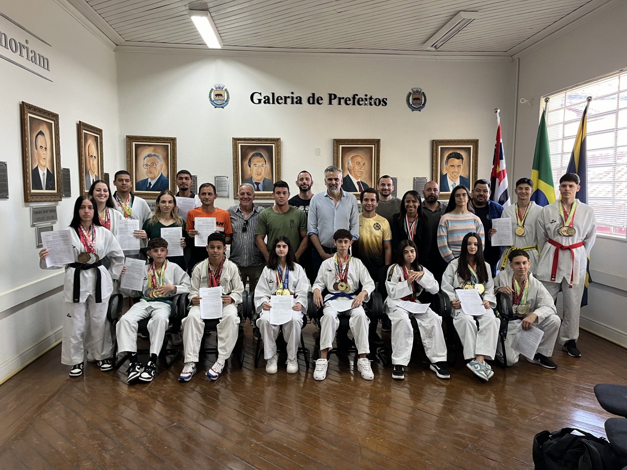 Termo de adeso ao Bolsa Atleta  assinado pela Prefeitura de Jaguarina (Foto Celso Lauro) 