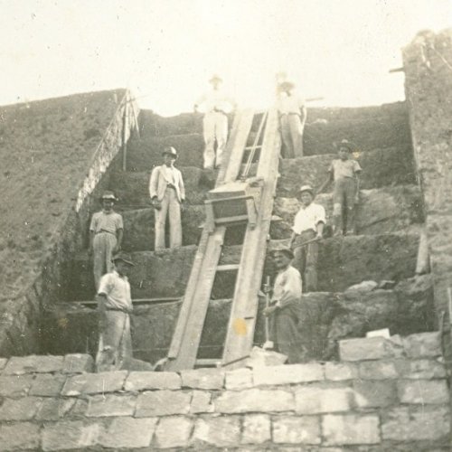 Foto mostra outro ngulo de construo dos pontilhes (Acervo Casa da Memria) 