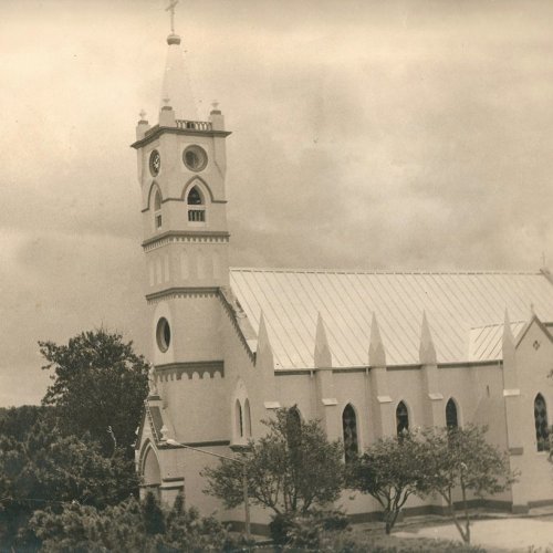 Nas terras da Fazenda Florianpolis, de propriedade do coronel Amncio Bueno, foi projetada uma igreja, marco de fundao de Jaguarina (Acervo Casa da Memria) 