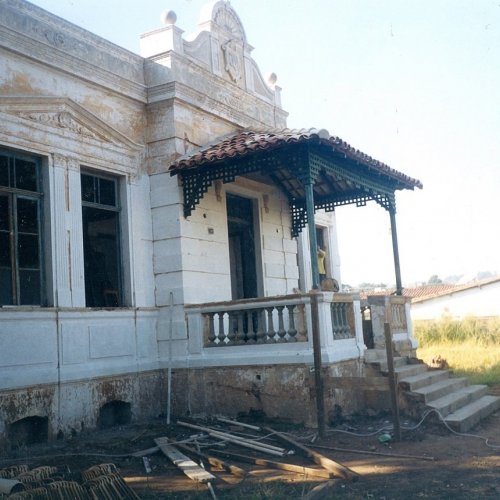 Casaro passando por um processo de restauro (Acervo Casa da Memria) 