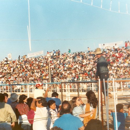 Pblico lota a arena montada no Campo do Padre (Acervo Casa da Memria) 